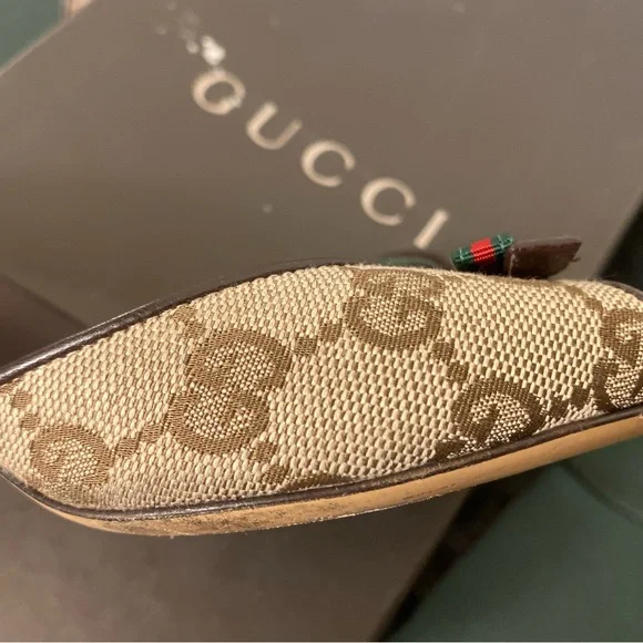 Gucci Women's Brown Heels with Red and Green Bow - Picture 10 of 10